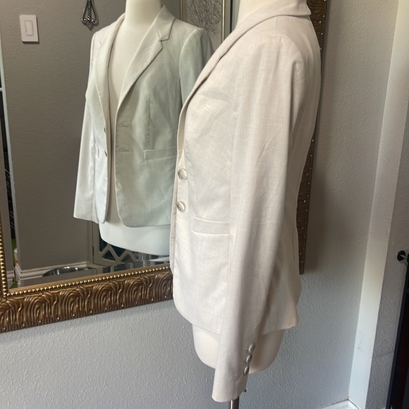 The Limited Cream Blazer with Pockets - Picture 7 of 13